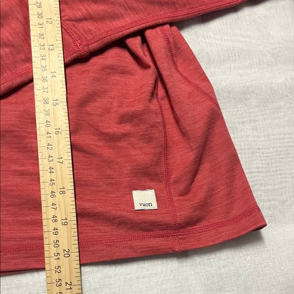 Vuori Red Long Sleeve Women's Top Quarter Zip Size Large - Picture 3 of 5
